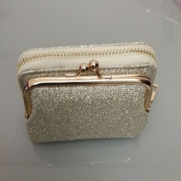 Veniee Womens Gold Wallet - Picture 1 of 6